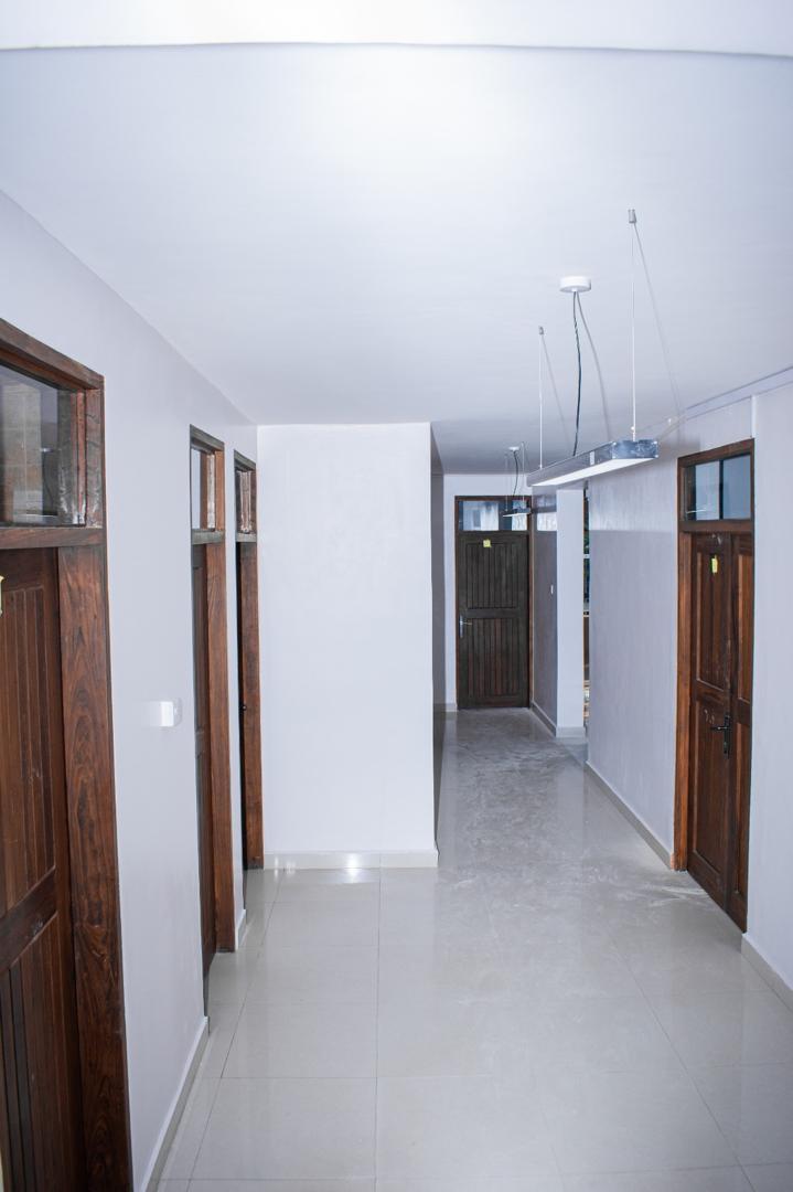 IPH: A 3 Storey Standalone building Rent, Oyster Bay.