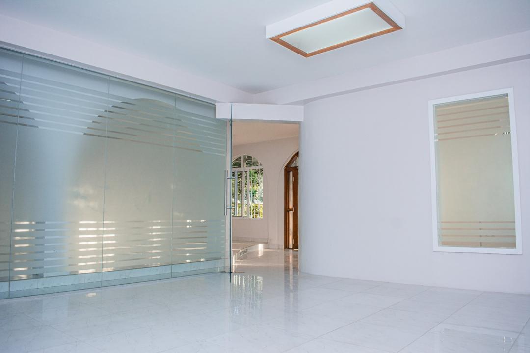 IPH: A 3 Storey Standalone building Rent, Oyster Bay.