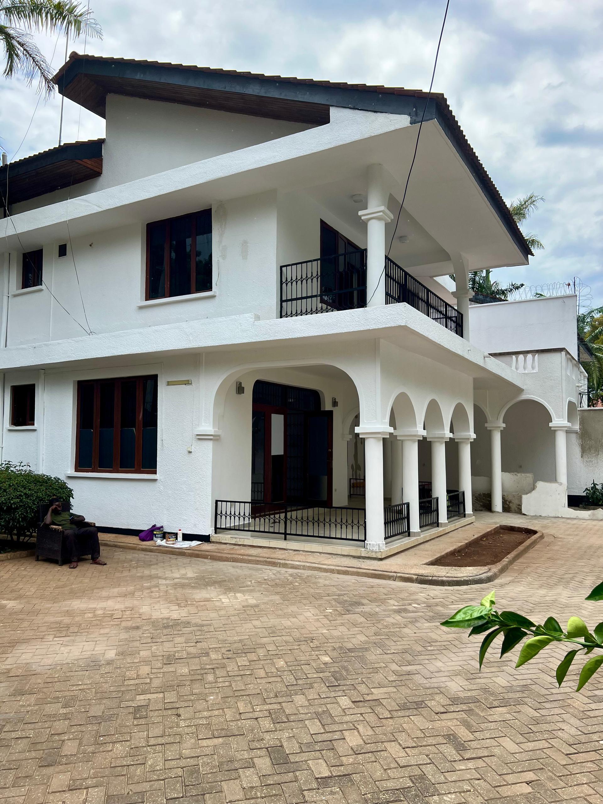 IPH: A standalone office building for Rent, Masaki.