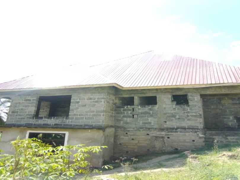 Intercity Property Hub: One-Storey House For Sale.-3