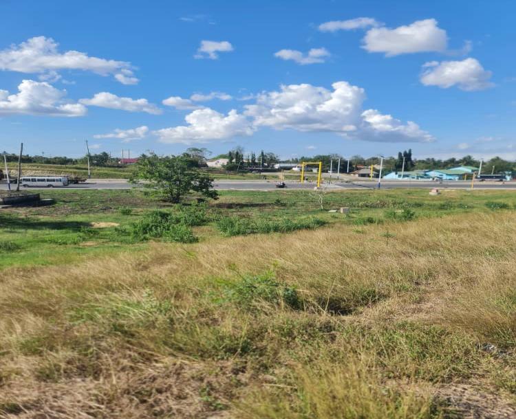 Intercity Property Hub: Commercial Plot For Sale.-6