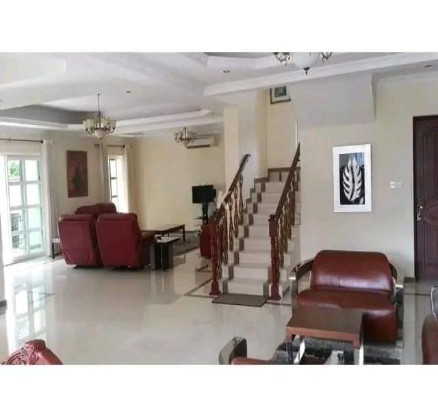 Intercity Property Hub: Elegant Villa for Sale.-8