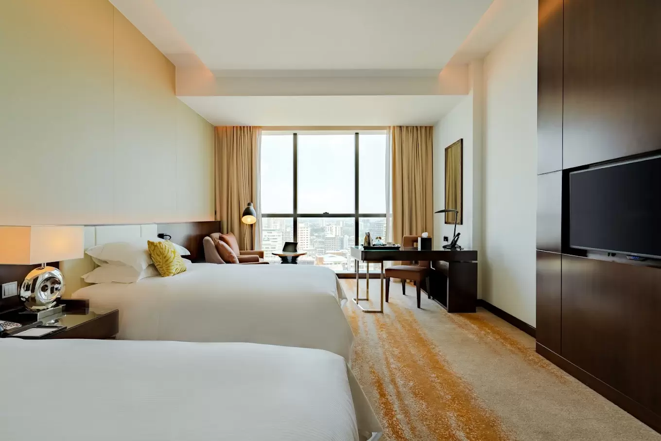 Johari Rotana, Dar es Salaam