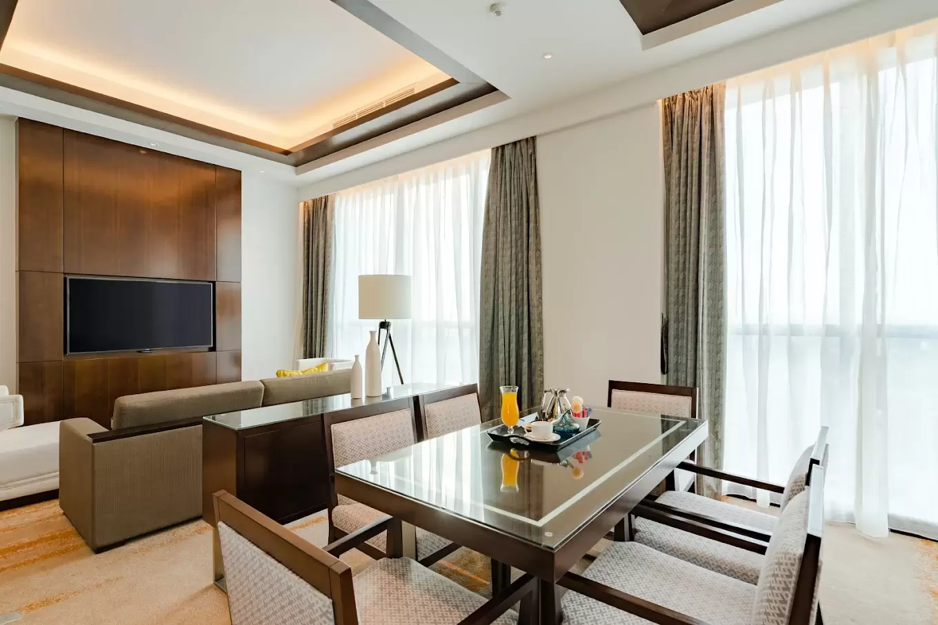 Johari Rotana, Dar es Salaam