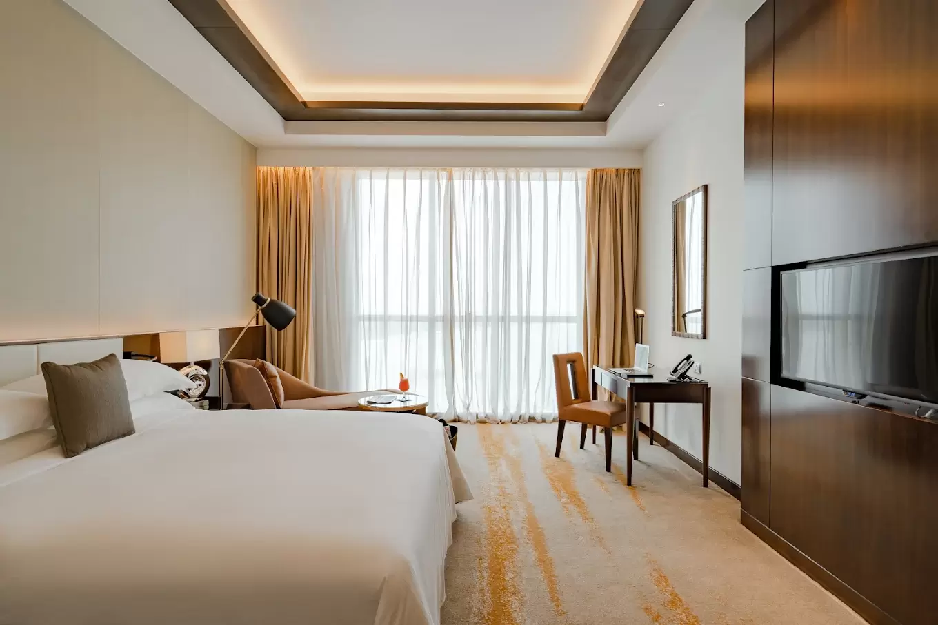 Johari Rotana, Dar es Salaam