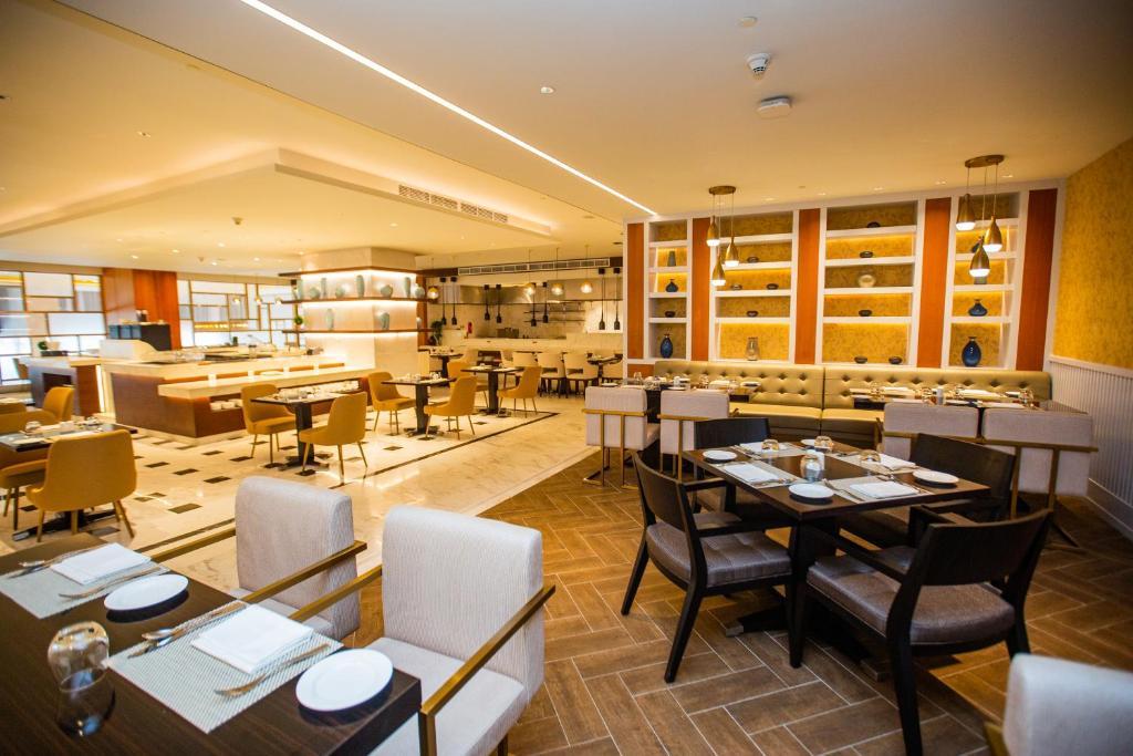 Johari Rotana, Dar es Salaam