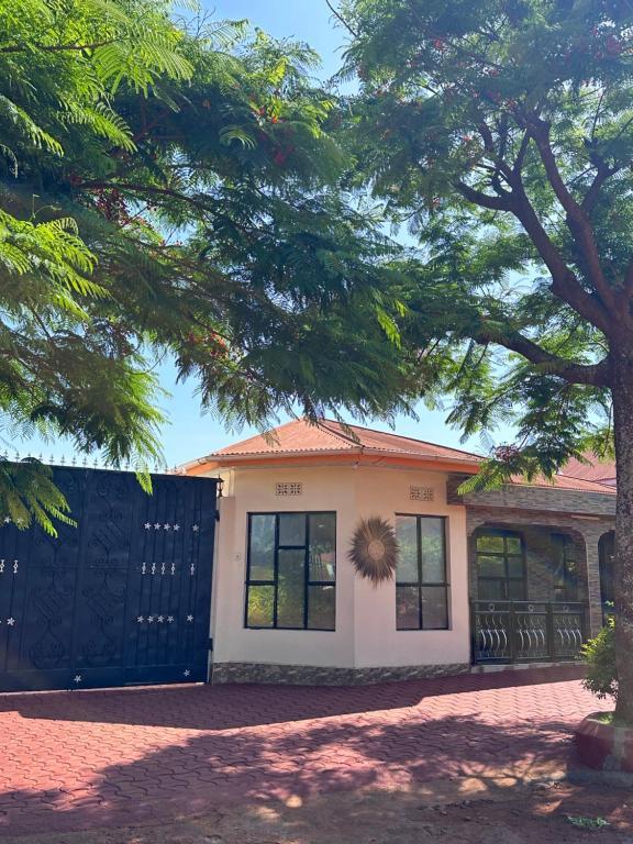 Amora Homestay & Safaris, Karatu
