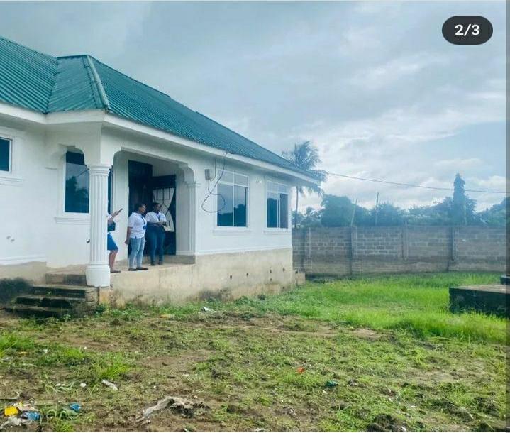 Intercity Property Hub: The Best Deal!!!! A Fenced House for Sale-10